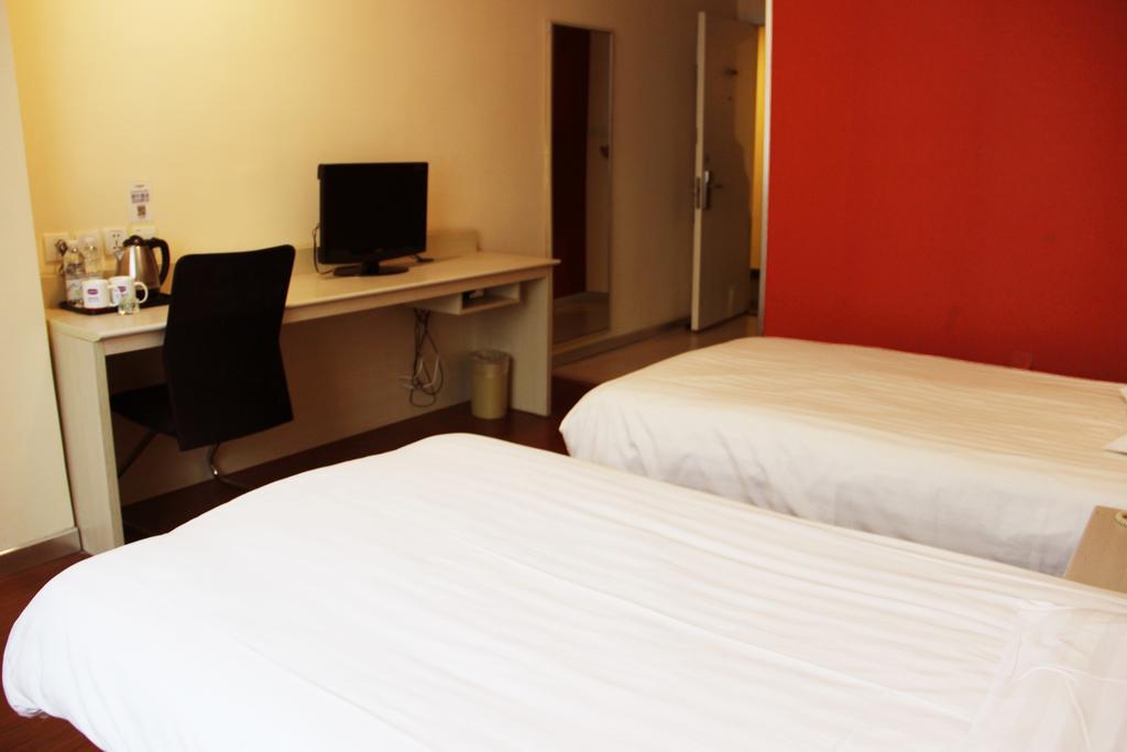 Hanting Express Qingdao Zhongshan Road Room photo